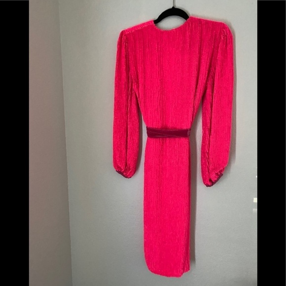 RETROFÊTE Audrey neon pink sequined wrap dress - Picture 5 of 9